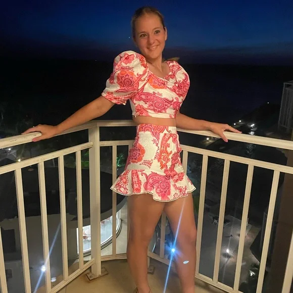 Pink and White Paisley Crop Top and Skirt Set - Picture 3 of 3